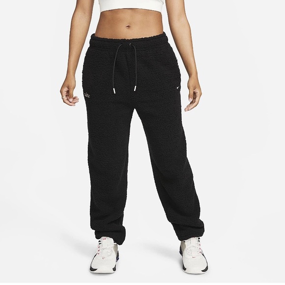Nike Pants - 🆕 NIKE Women's Training Therma-Fit Sherpa Cozy Fluffy Sweat pants Black L